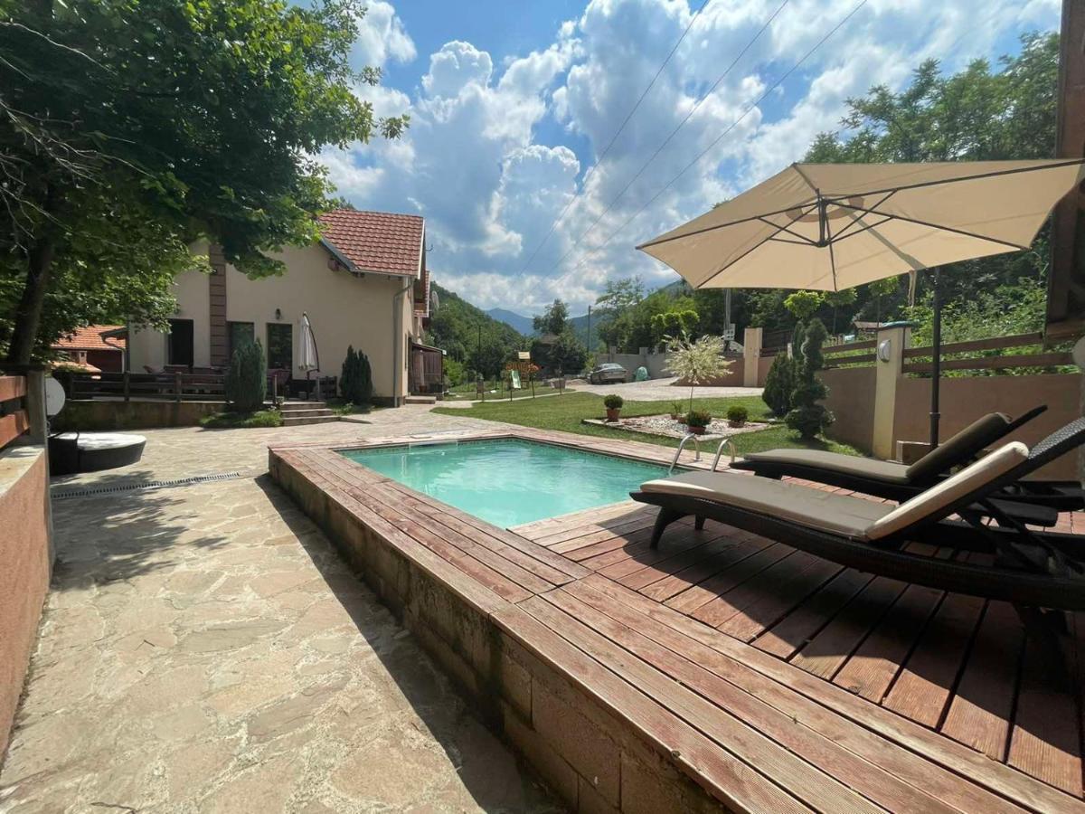 Lodge Zeleni Svet Crni Vrh Ngoại thất bức ảnh